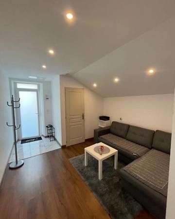 Studio Privee Vesoul -Wifi,Tv,Clim,Parking Gratuit Exteriör bild