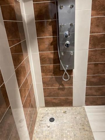 Studio Privee Vesoul -Wifi,Tv,Clim,Parking Gratuit Exteriör bild
