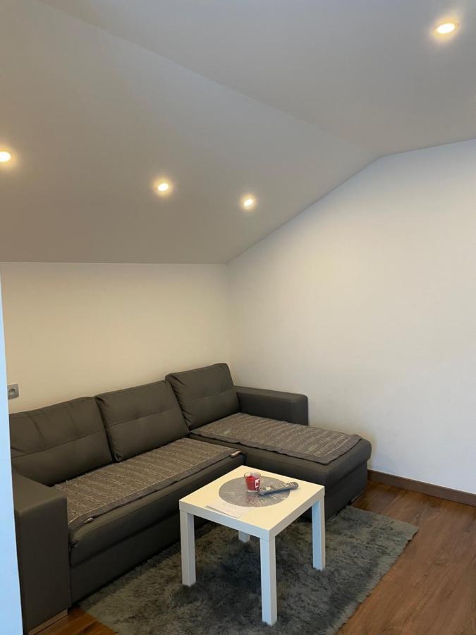 Studio Privee Vesoul -Wifi,Tv,Clim,Parking Gratuit Exteriör bild